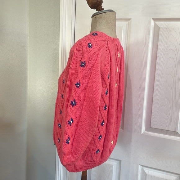 Hand knit embroidered floral cardigan sweater pink handcrafted women’s size M - Picture 8 of 16